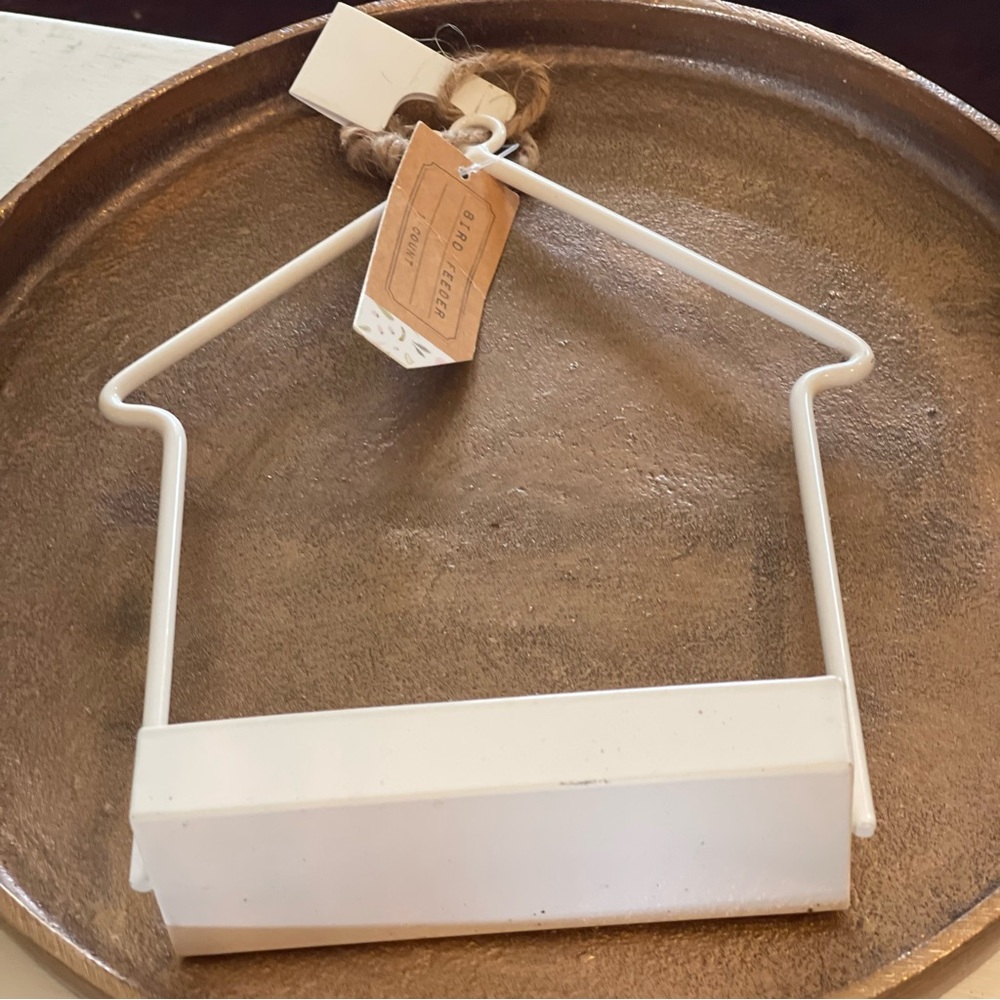 New Horizon white metal hanging bird feeder 9”